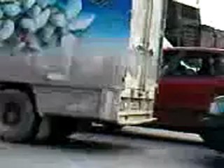 فري برس   حلب    سيارة الشرطة التي اعتقلت المتظاهرين 29 1 2012