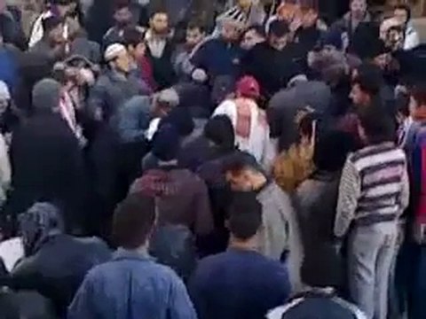 فري برس معضمية الشام موكب زفاف الشهيد عبد العزيز نخلة الى مثواه الأخير 28 01 2012 ج7
