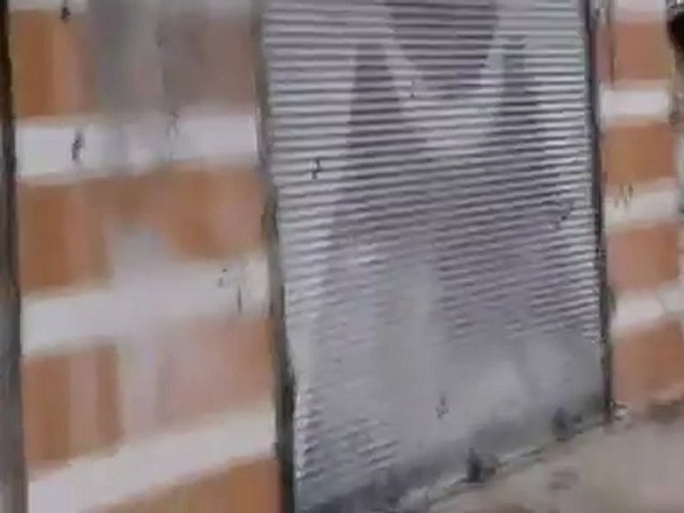 فري برس   حماة  ي الحميدية بعض اثار القصف العنيف على الحميدية 29 1 2012