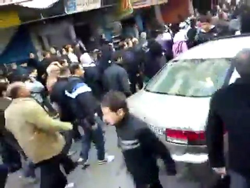 فري برس   اللاذقية تشييع الاطفال الاربعة و مظاهرة الاحرار تنادي باعدام الرئيس 28 1 2012