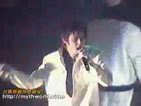 HyeSung hurts his leg