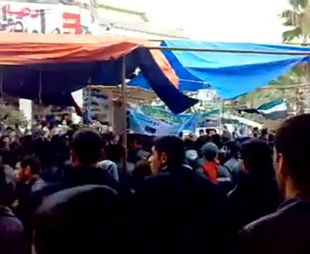 فري برس ريف دمشق دوما جمعة حق الدفاع عن النفس مظاهرة خرجت من عند الجامع الكبير وتطالب بدفن الشهداء الأربعة وتنادي بدعم الجيش الحر 29 1 2012 ج2