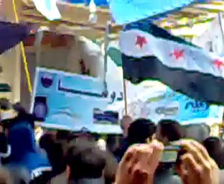 فري برس ريف دمشق دوما جمعة حق الدفاع عن النفس مظاهرة خرجت من عند الجامع الكبير وتطالب بدفن الشهداء الأربعة وتنادي بدعم الجيش الحر 29 1 2012 ج1