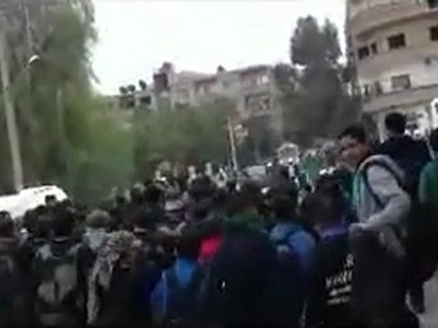 فري برس ريف دمشق داريا مظاهرة طلابية تهتف للحرية 29 1 2012 ج1