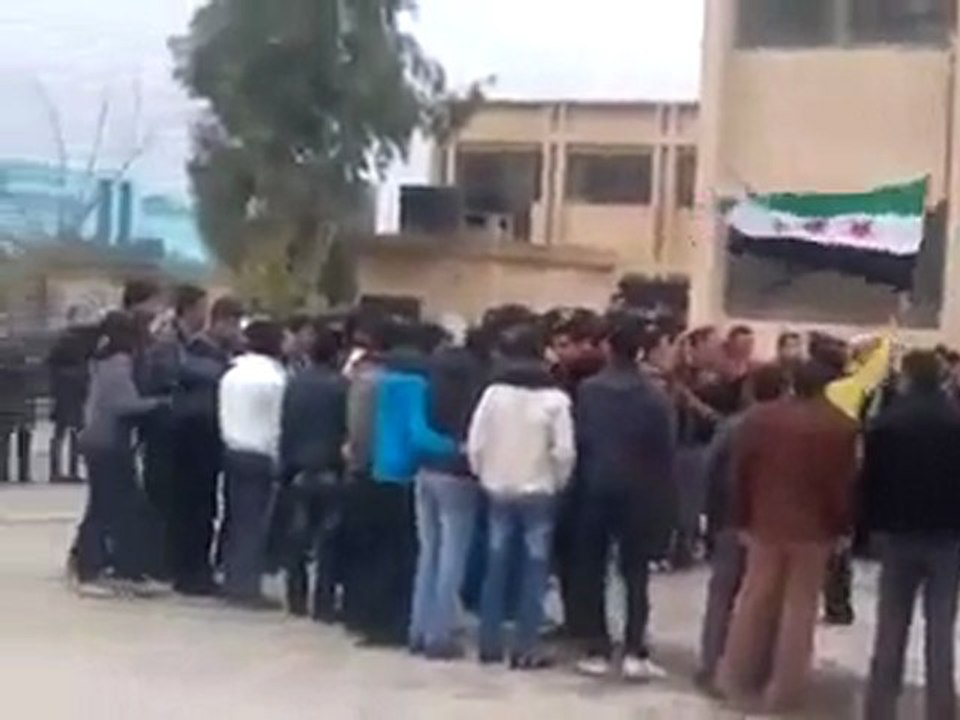 فري برس   خربة غزالة   مظاهرة طلابية من داخل الثانوية نصرة للشهيدين طارق الزعبي وخالد العتيلي  الاحد 29 1 2012