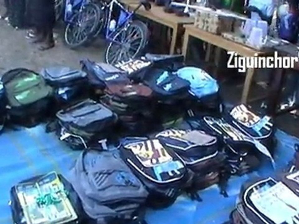 TEST- Les lots, cadeaux et dpilômes distribués à Oussouye