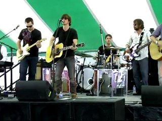 Hudson Moore - Keep On Movin' (live)