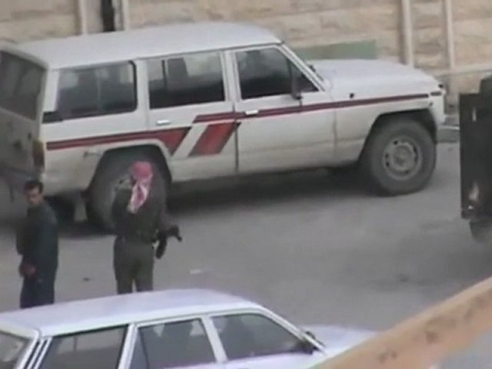 فري برس   حماة شبيحة النظام في مدرسة في حي القصور 30 1 2012