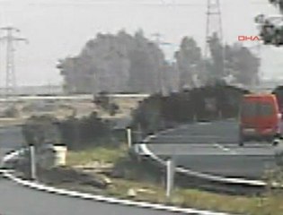 Kaza Yapan Araçtan Yolcular Dışarı Fırladı