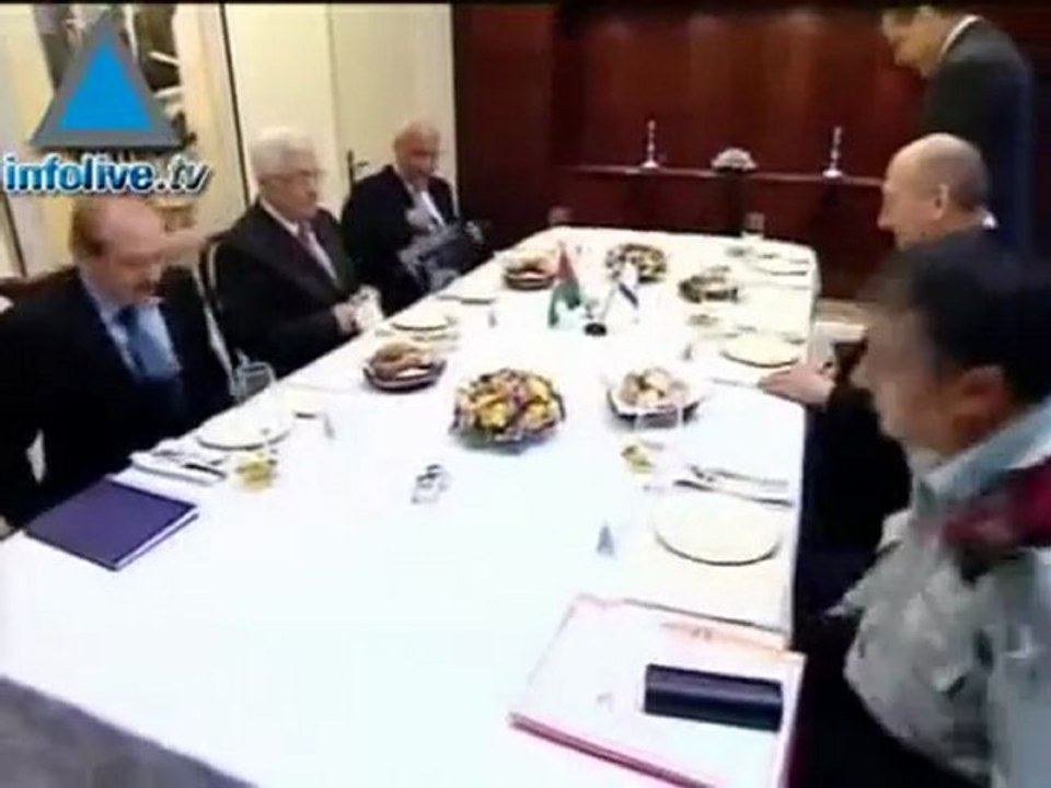 عباس يطالب بالافراج عن كل من مروان البرغوثي