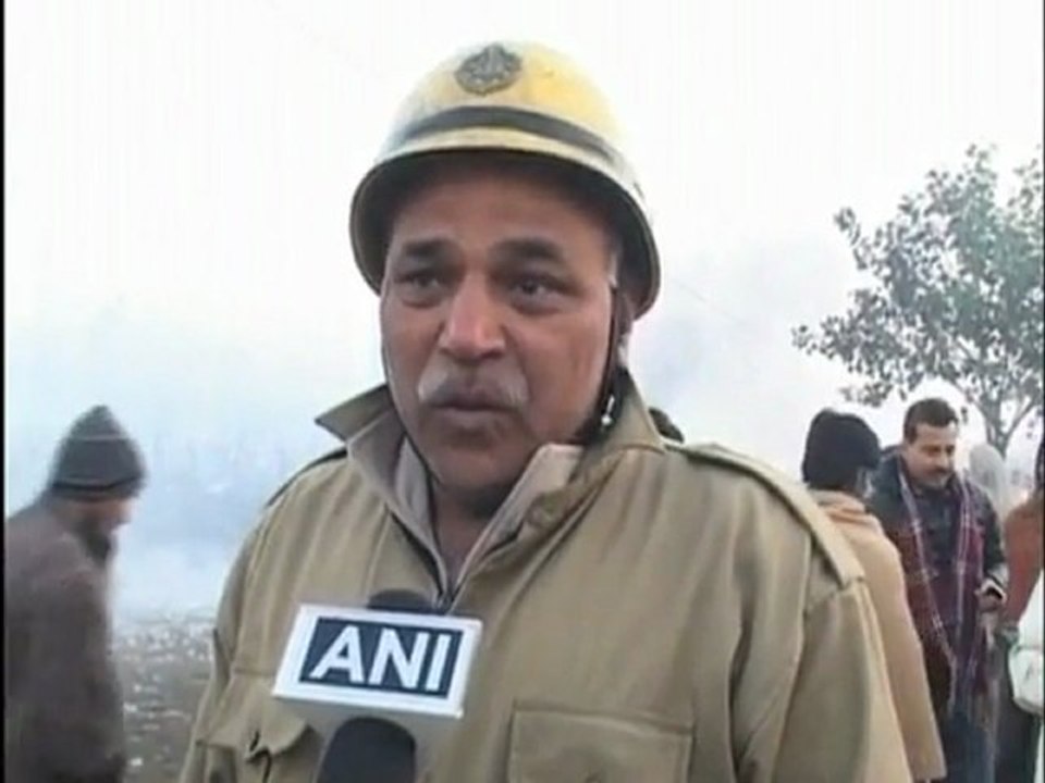 Delhi fire destroys 300 shanties