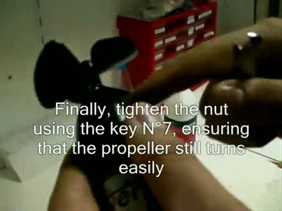 Changing a propeller_HDTV