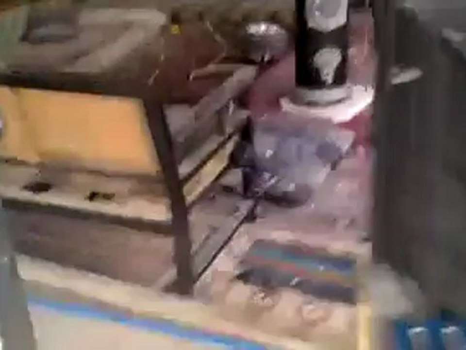 فري برس   معرة النعمان آثار الدمار الذي لحق باحد المحال 31 1 2012