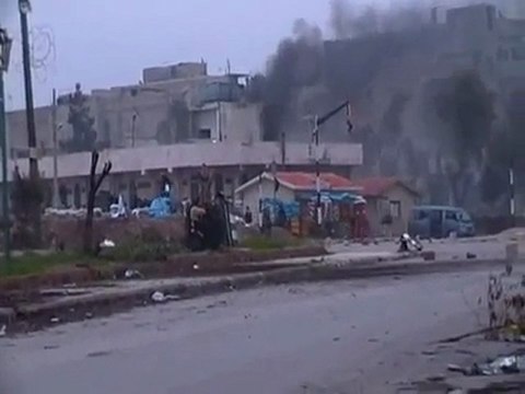 فري برس رفع علم الإستقلال السوري على حاجز باب الدريب بعد تدميره بعملية نوية من الجيش الحر 30 1 2012