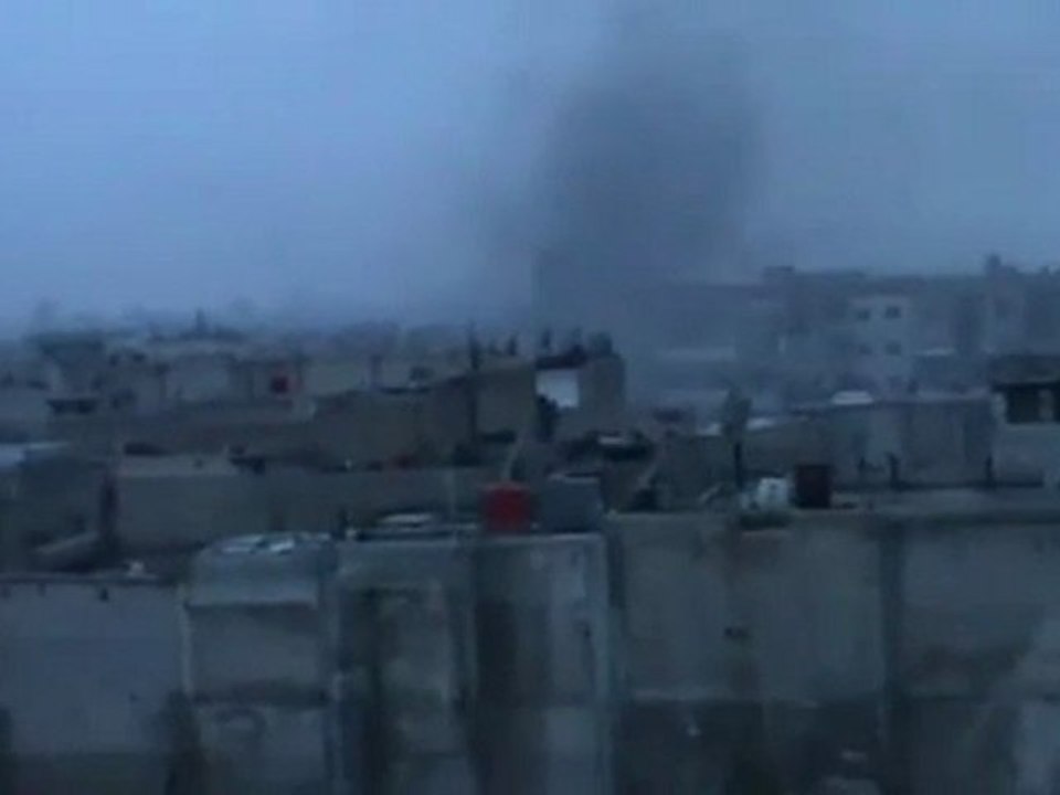 فري برس   حمص تعرض حي كرم الزيتون للقصف 30 1 2012