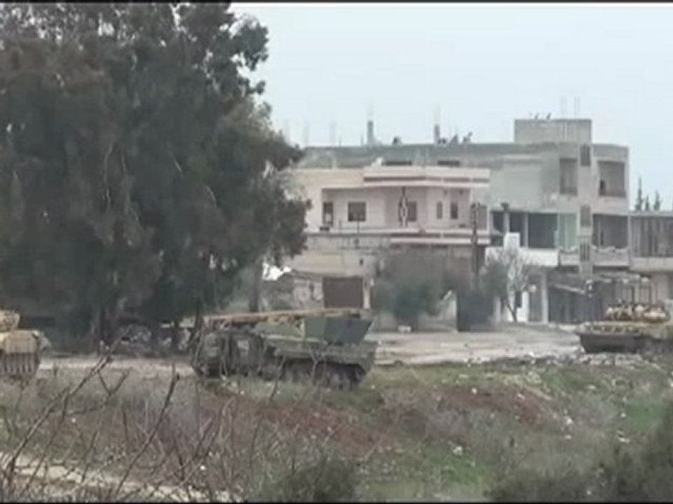 فري برس   حمص الرستن  فيديو قصف مدفعية دبابة بالجرم المشهود 30 1 2012