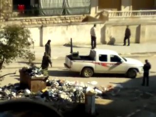 فري برس   حماه الأمن وجيش الأسد يبحثون في قمامة حي وادي الحوارنة 29 1 2012