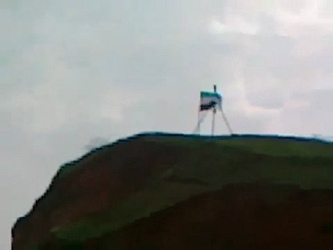 فري برس حلب علم الاستقلال على تل الأتارب 30 1 2012 ج1