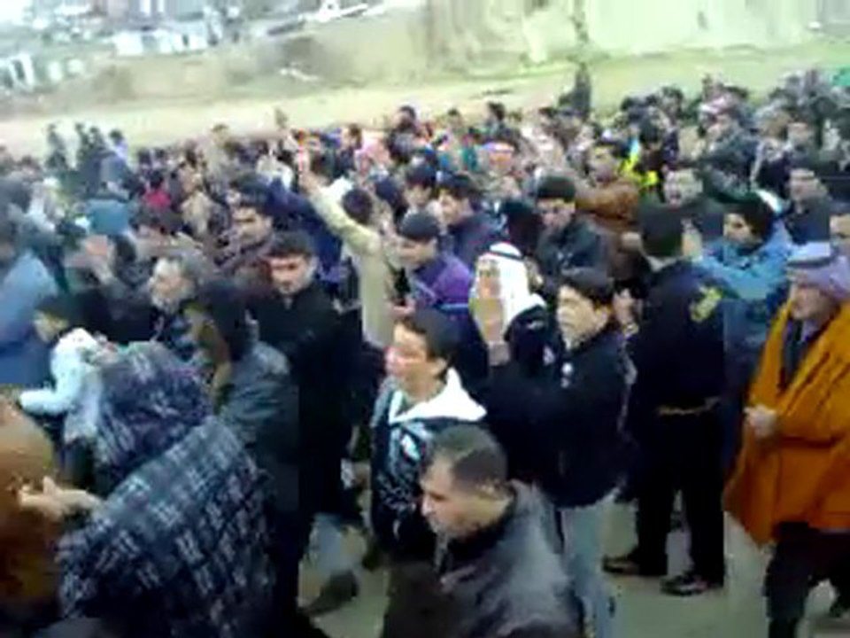 فري برس   ريف حماة   مظاهره احرار اللطامنه للمدن الحاصره 30 01 2012