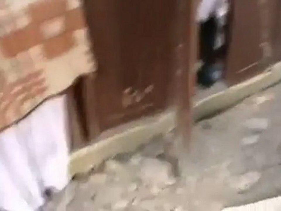 فري برس   حماة قصف مدفعي و إطلاق نار عشوائي على قلعة المضيق الأثرية 30 1 2012 ج2