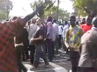 VIDEOS & DIAPO - Direct Place de l'Obélisque: Les jeunes provoquent les policiers