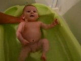 Fou rire dans le bain