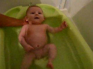 Fou rire dans le bain