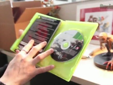 Darkness 2 Limited Edition Unboxing! Darkling Statue, Posters, and more! - Destructoid DLC