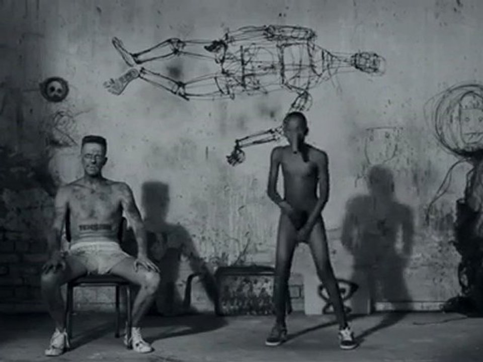 'I FINK U FREEKY' by DIE ANTWOORD (Official) - Odak Medya