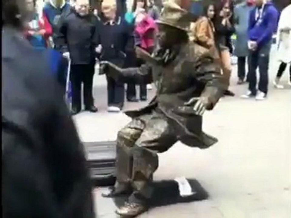 Το πιο απίστευτο ανθρώπινο άγαλμα που έχετε δει ποτέ