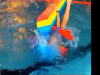 Allez viens à la piscine partie 2/3