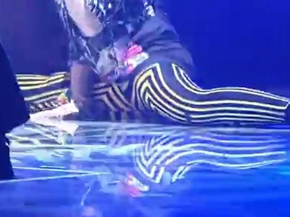 2NE1 NOLZA! Concert DVD   02 Fire