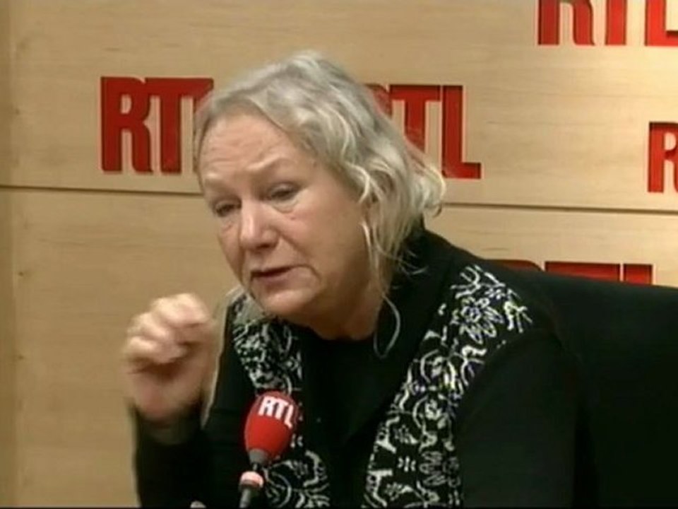 Agnès Troublé, styliste, fondatrice et dirigeante d'Agnès b."On ne peut plus fabriquer de costumes d'homme en France"