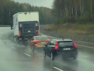 La voiture qui roule toute seule grâce à un système de convoi