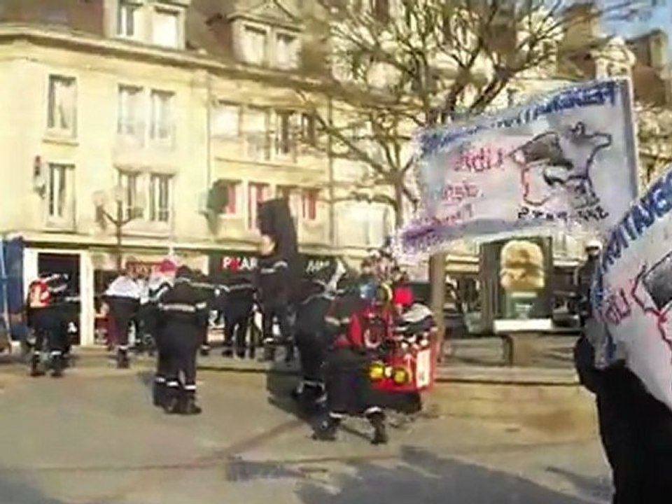 Beauvais: les pompiers en colère