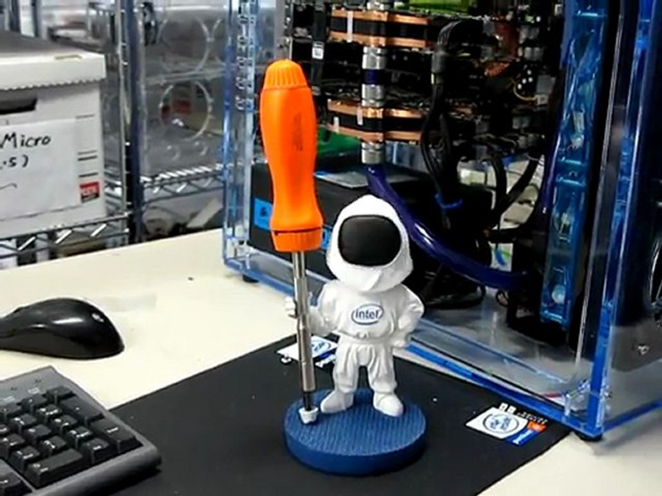 Intel Bobble Head Pen Holder - The Coolest Swag Ever (Linus Tech Tips Video Blog)