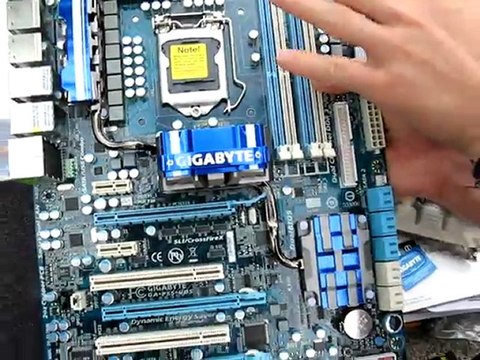 Gigabyte P55-UD5 P55 LGA1156 Core i5 Motherboard Unboxing Linus Tech Tips