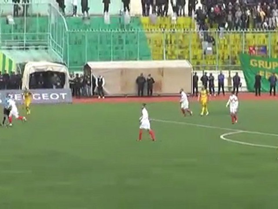 1ére mi temps du Match JSK 0-1 CRB 17J Ligue1 saison 2011/2012