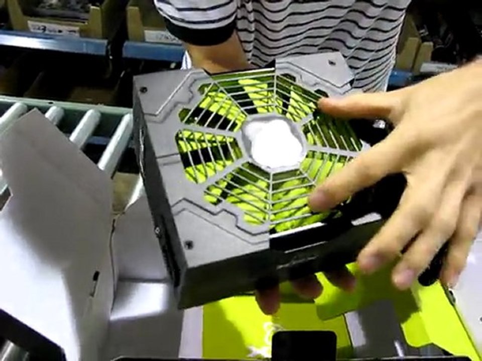 XFX Power Supply 850W Black Edition Modular SLI Unboxing Linus