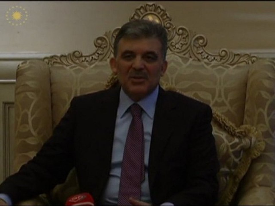 Cumhurbaşkanı Gül, Birleşik Arap Emirlikleri’nde Türk basın mensupları ile sohbet etti