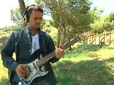 TV3 - Xavi Lozano i altres músics toquen la cançó de l'estiu Dragostea din tei