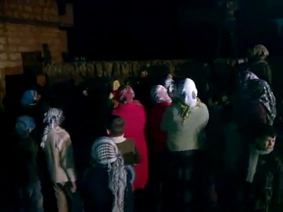 فري برس   ريف حلب دارة عزة ـ مظاهرة مسائية نسائية ردا على محاصرة المدينة ـ 31 ـ 1 ـ 2012 ج1