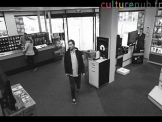 Robber fools surveillance cameras/ LG ad