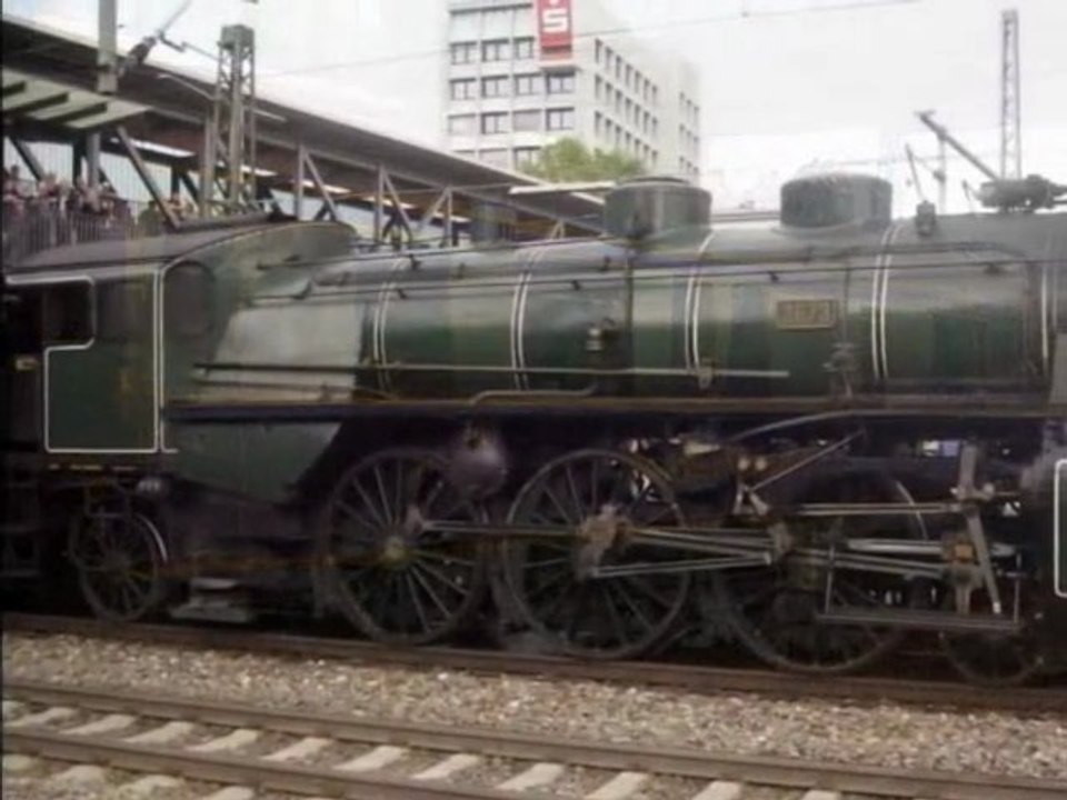 Freddie Mercury and Montserrat Caballe - How can I go on