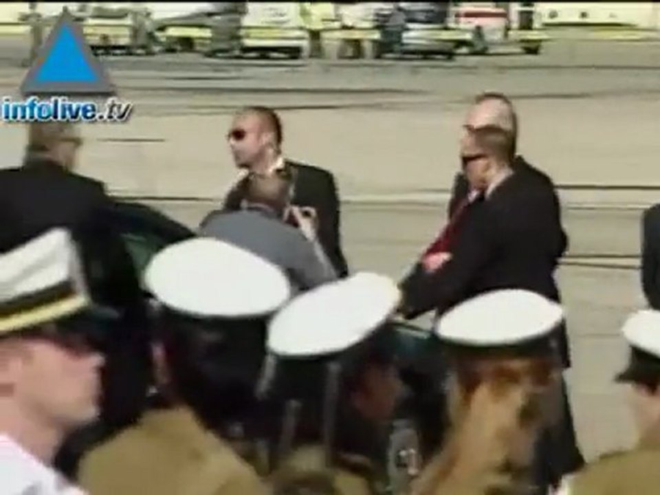 Pánico durante la despedida de Sarkozy: un soldado israelí s