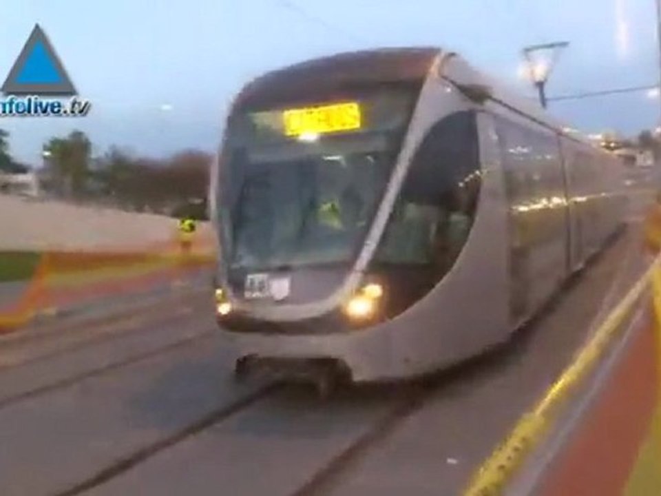 Jerusalem light railway begins testing