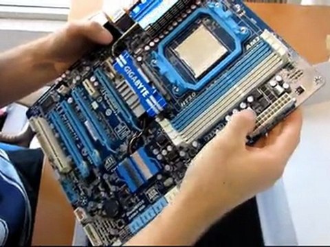 Gigabyte 890FXA-UD5 Phenom II X6 Crossfire Motherboard Unboxing & First Look Linus Tech Tips