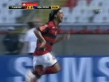 Ronaldinho mystifie un adversaire et régale Flamengo