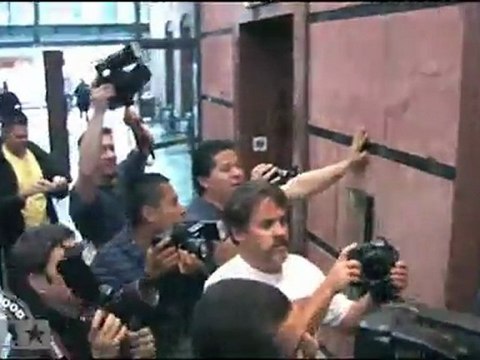 Paris Hilton lashes out at the Paparazzi