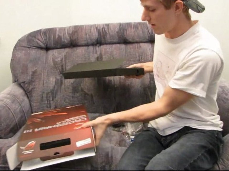 ASUS Crosshair III Formula AM3 DDR3 790FX Crossfire Motherboard Unboxing & First Look Linus Tech Tips